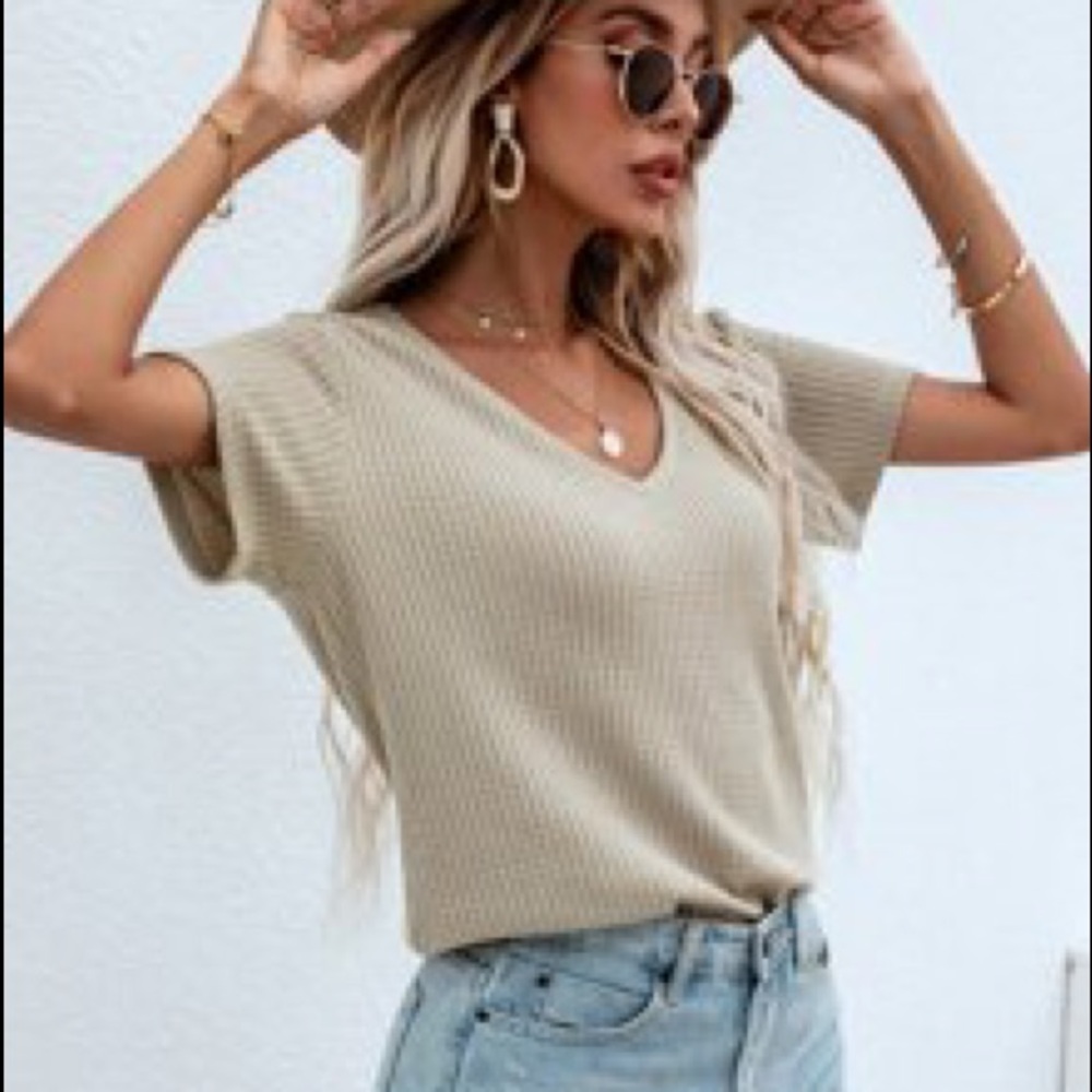 🆕 NWT SHEIN WAFFLE KNIT V NECK SOLID TEE